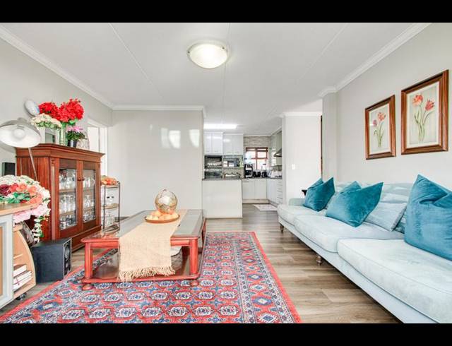 4 BEDROOM HOUSE FOR SALE IN LONEHILL